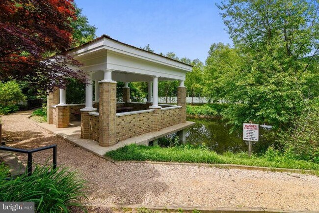 Building Photo - 8370 Greensboro Dr