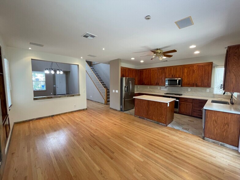 Building Photo - 1712 Carissa Way