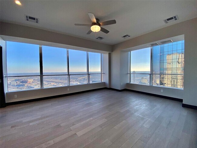 Building Photo - 1402 Elm St