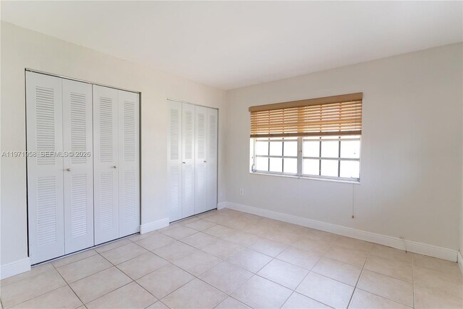 Building Photo - 8650 SW 109th Ave