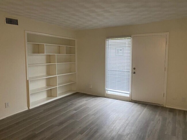 Building Photo - 4821 Gaston Ave