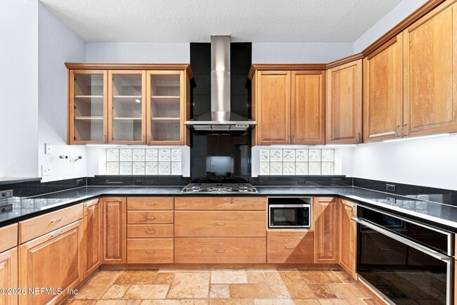 Building Photo - 38 Tallwood Rd