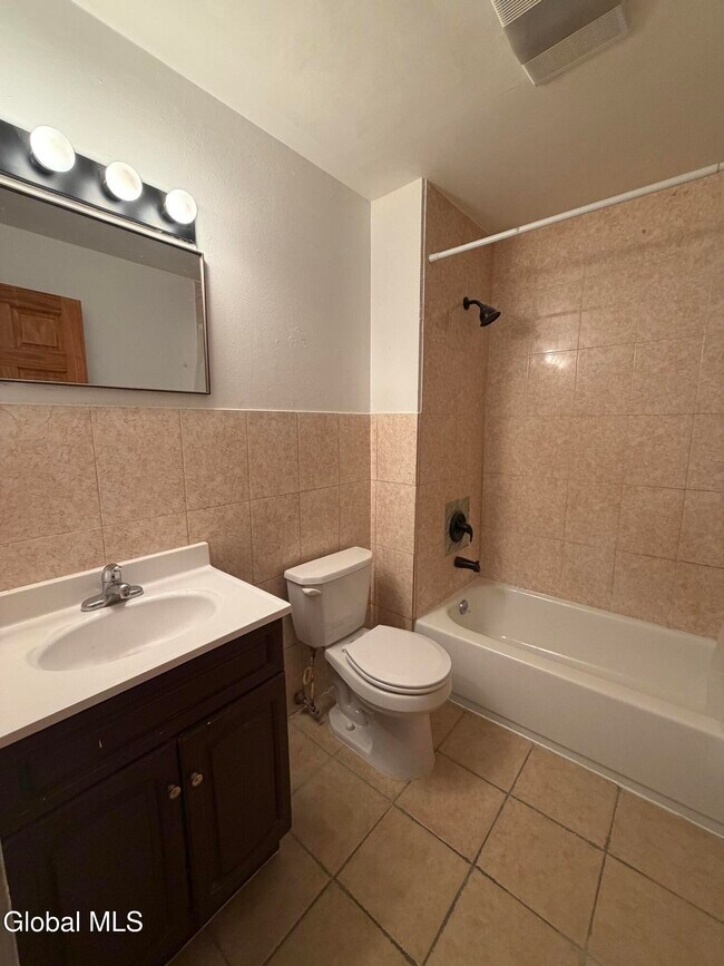 Building Photo - 54 Westerlo St