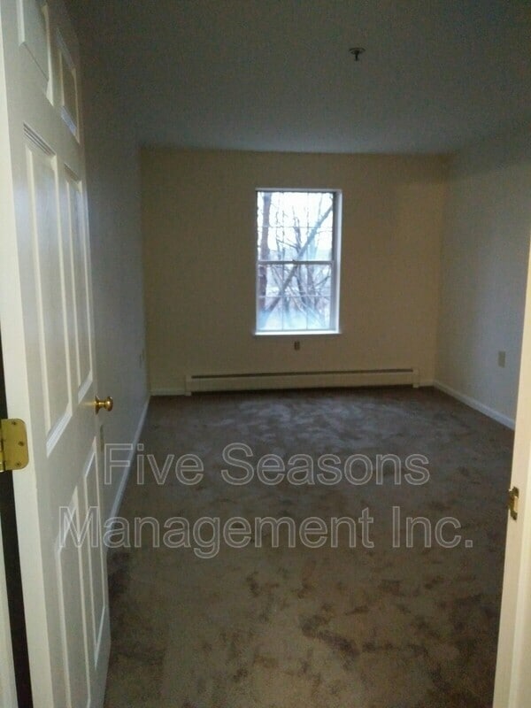 Building Photo - 107 Hildred Dr