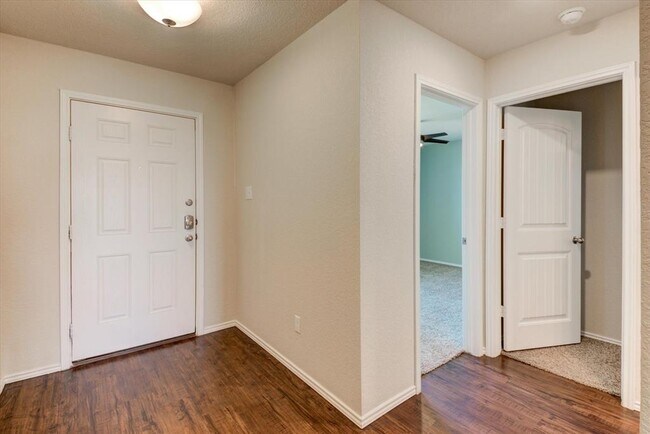 Building Photo - 403 Kyra Ln