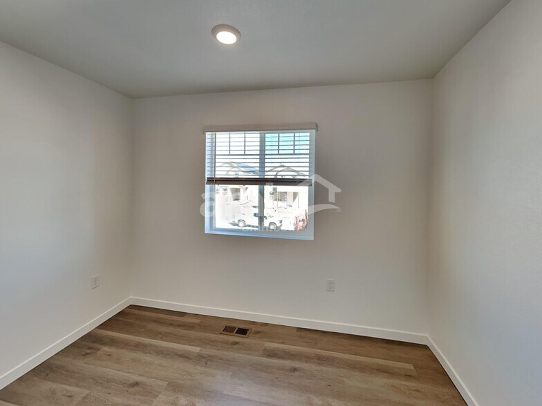 Building Photo - 26106 E Calhoun Pl