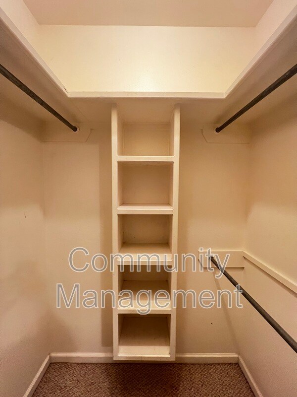 Building Photo - 6011 Riverbrook Dr