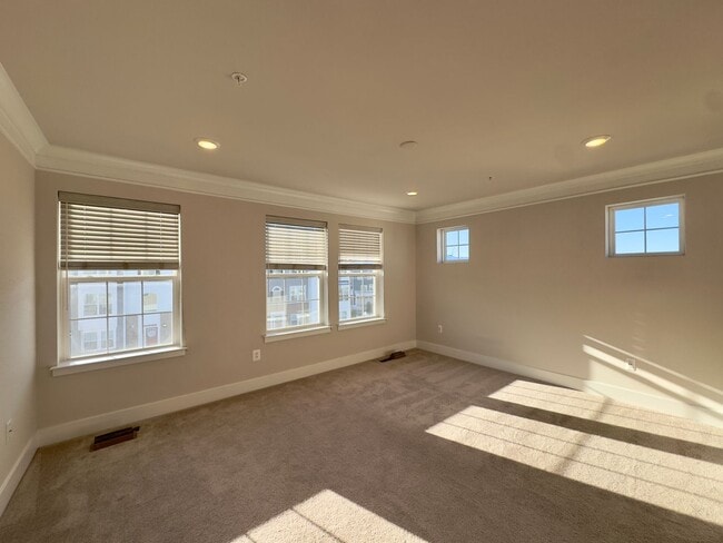 Building Photo - Charming 3 Bedroom/2 Bathroom/2 Half Bath Townhome in Windsor Mill, MD!