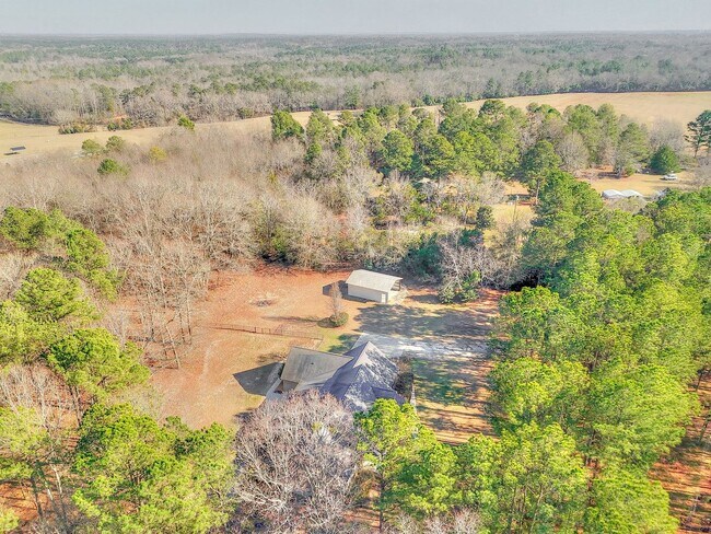 Building Photo - Large House on 3.5 Acres in Harlem