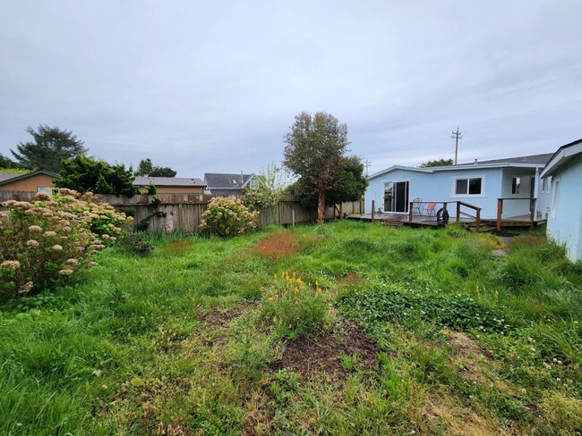 Building Photo - 3BR Northern McKinleyville home is close t...