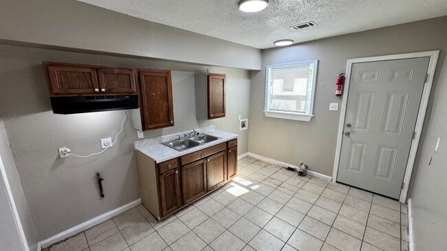 Building Photo - 2434 Vollintine Ave