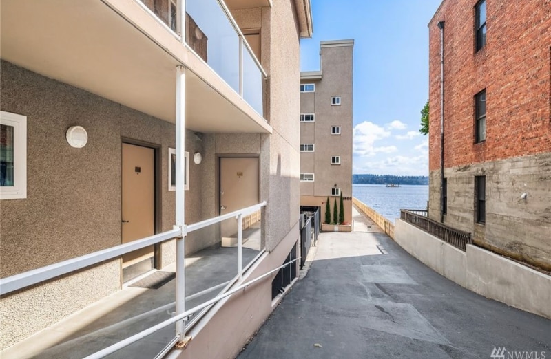 Building Photo - 1810 43rd Ave E