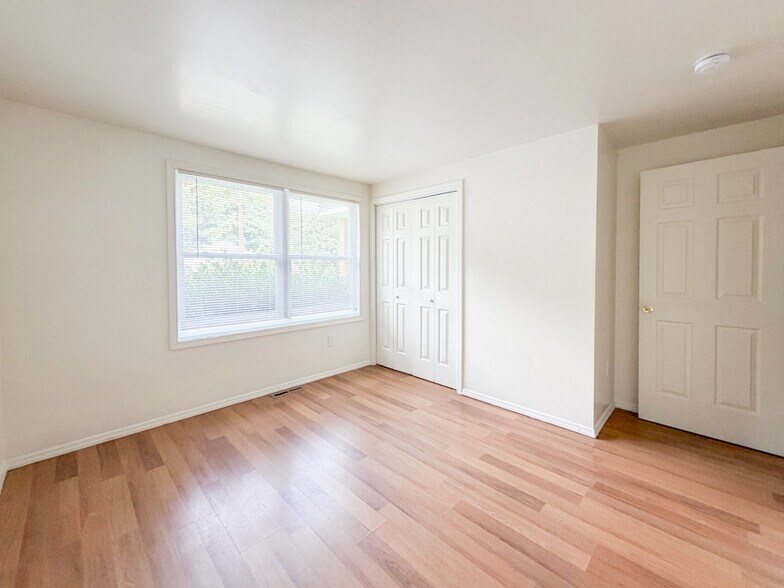 Building Photo - 35 Fox Hill Dr