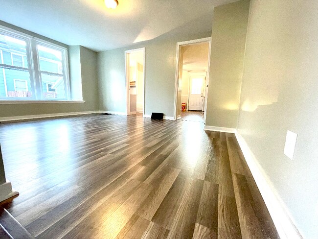 Building Photo - 107 Mechanic St