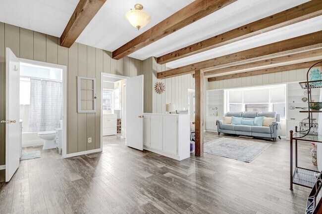 Building Photo - 139 Mosser St