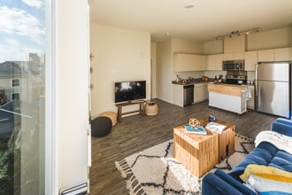 Building Photo - Reverb