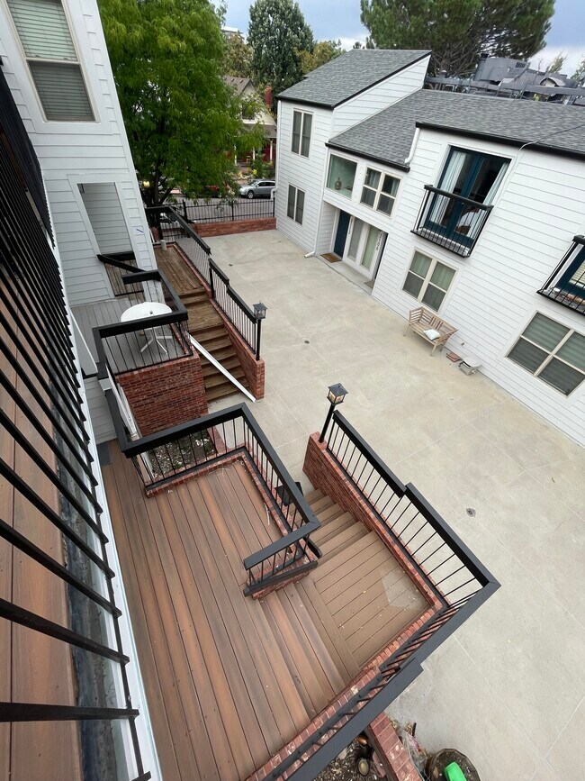 Building Photo - 2116 W 31st Ave