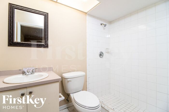 Building Photo - 242 SW 34th Terrace