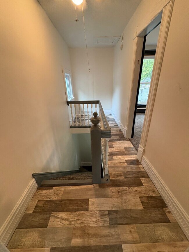 Building Photo - Charming Northside La Crosse Home