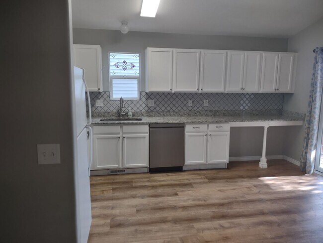 Building Photo - 7226 Bentwater Dr