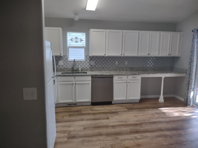 Building Photo - Amazing ranch style home