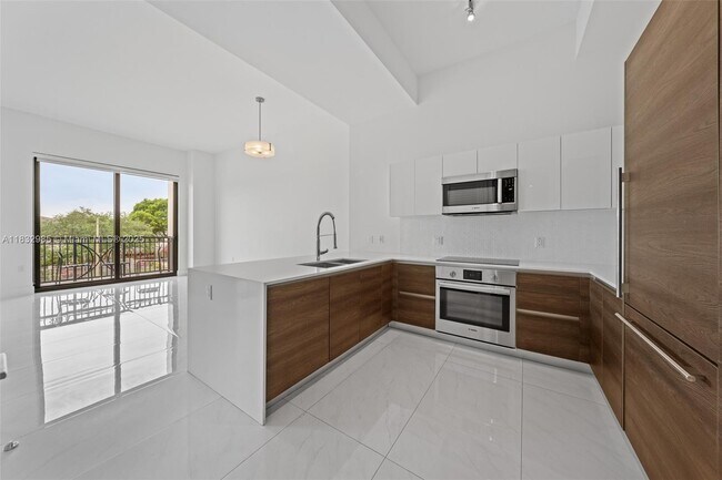 Primary Photo - 301 Altara Ave