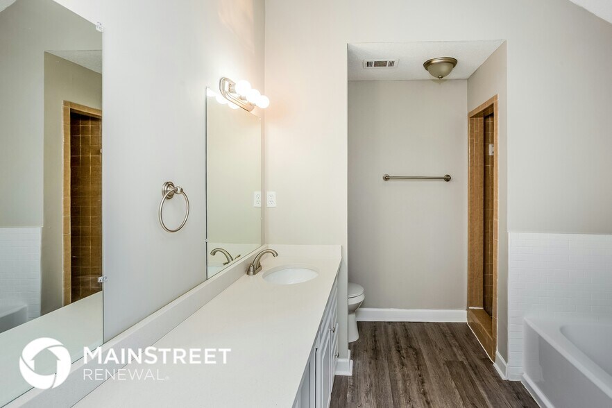 Building Photo - 4953 Brooksbank Cove N