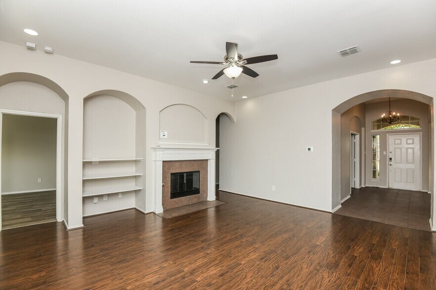 Building Photo - 337 Fort Edward Dr