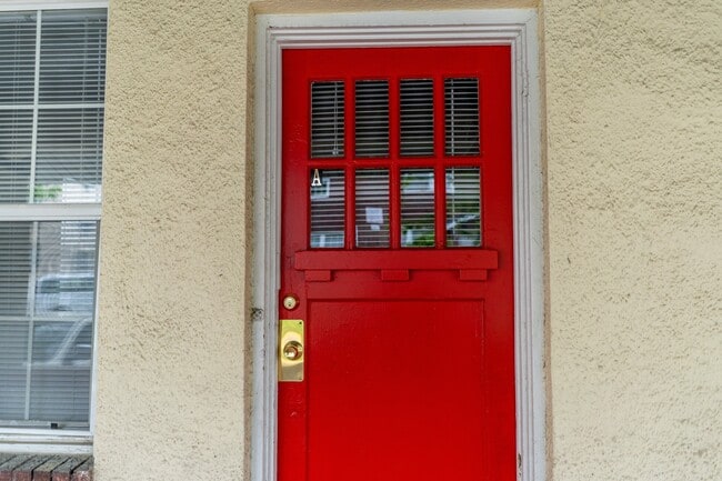 Building Photo - 1105 Hamilton Way