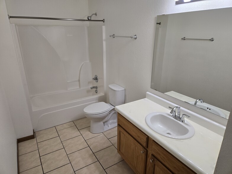 Master Bathroom - 1015 Diamond Head Rd