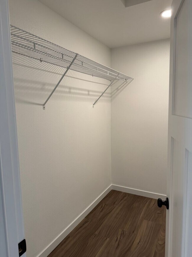 Building Photo - Brand new 3 bedroom 3 full bath townhouse in Thurston! MOVE IN SPECIAL!