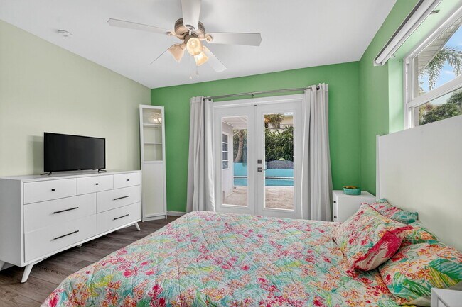 Building Photo - 113 Park Ln E