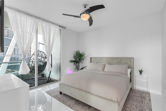 Building Photo - 900 Biscayne Blvd