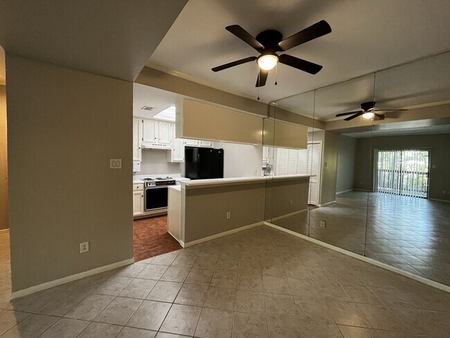 Building Photo - Adorable 1 bedroom, 1 bath Town-Home!!