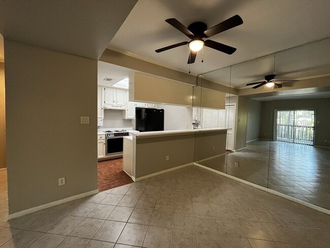 Primary Photo - Adorable 1 bedroom, 1 bath Town-Home!!