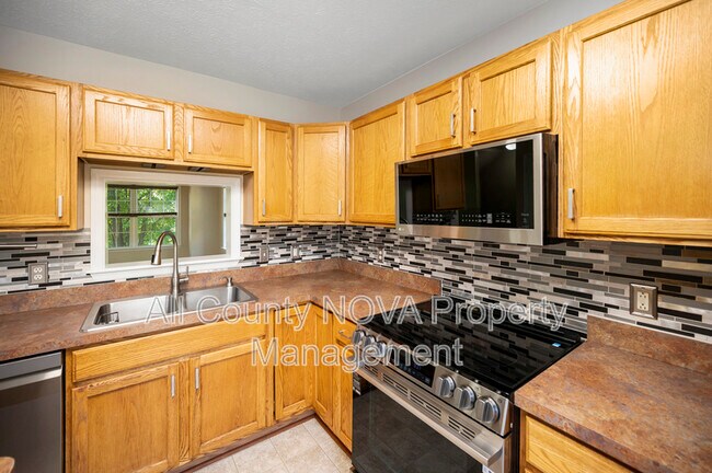 Building Photo - 610 Kensington Dr