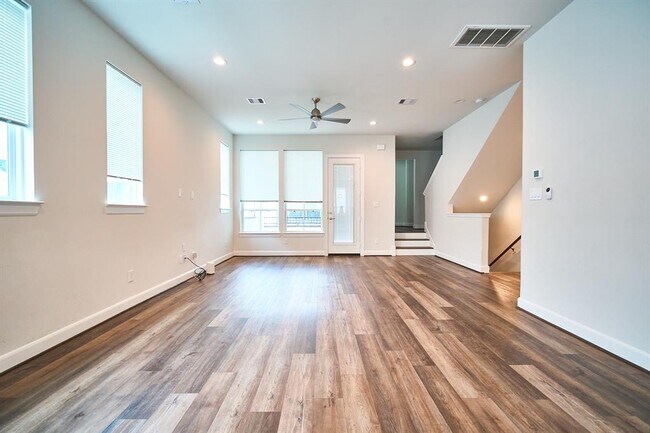 Building Photo - 2802 Grand Fountains Dr