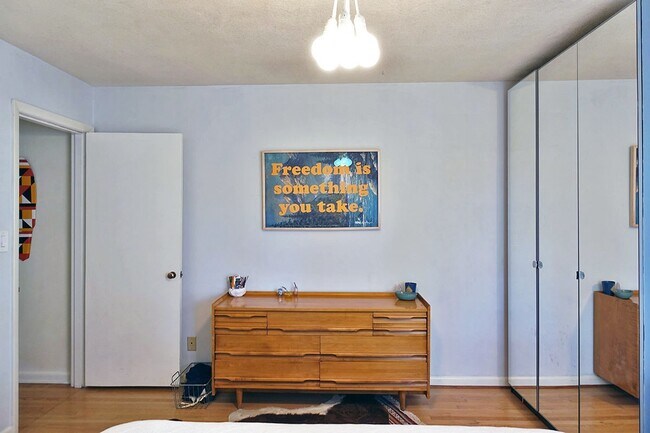 Building Photo - Hillsdale Ranch