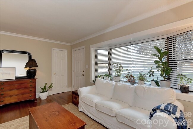 Building Photo - 1308 Mockingbird Ln