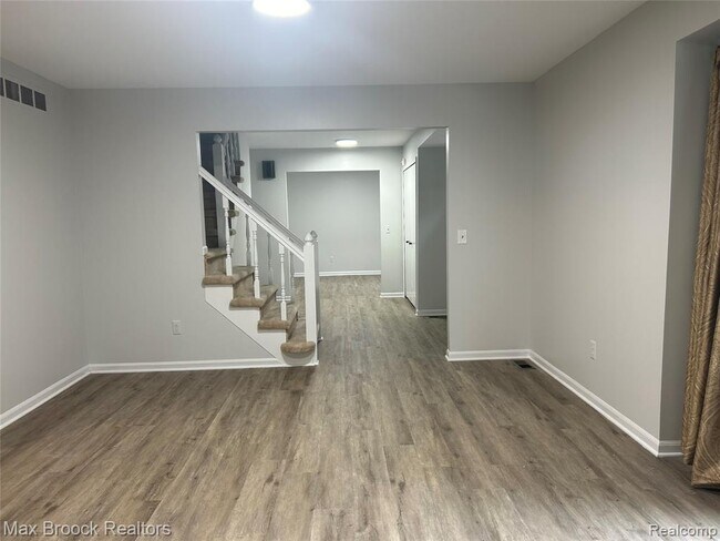 Building Photo - 2081 Babcock Dr