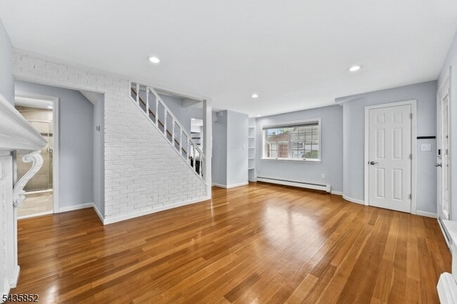 Building Photo - 15 Nestro Rd