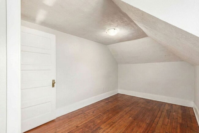 Building Photo - 204 Chittenden Ave