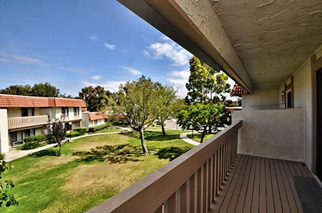 Building Photo - Bright Two-Story 3BR Condo with Spacious F...