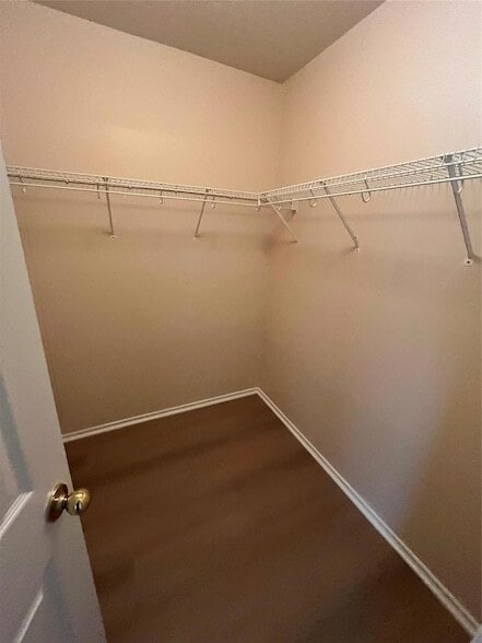 Building Photo - 513 Crater Lake Dr