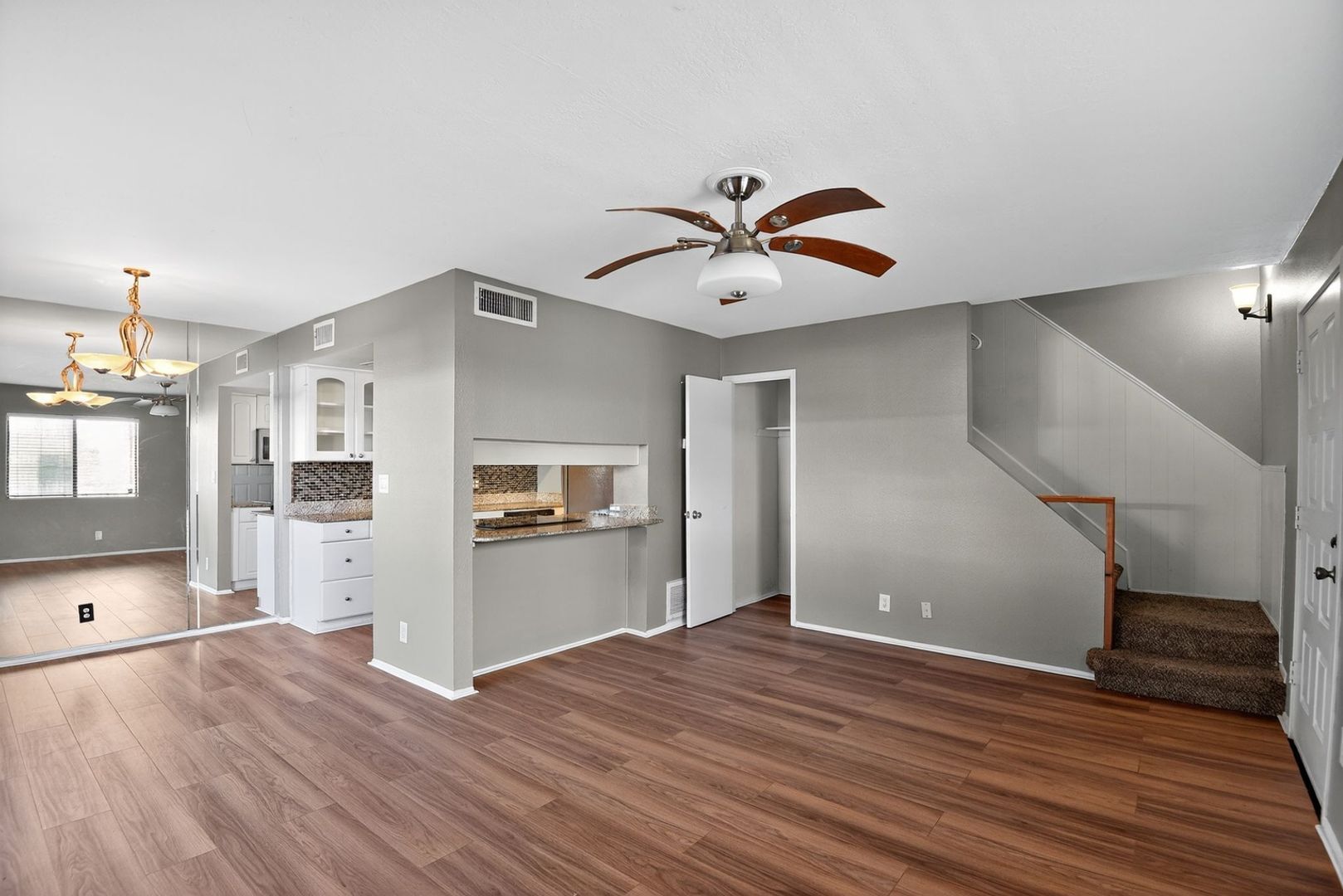 Building Photo - 1228 E Lawrence Ln