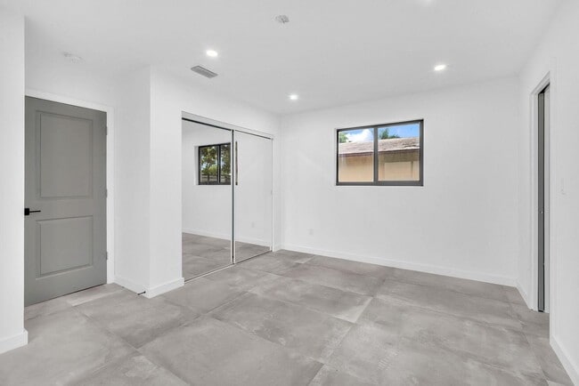 Building Photo - 2460 SW 58th Manor