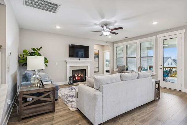 Building Photo - Stunning Craftsman-Style Rental Home with Flexible Living Space & Luxury Upgrades!