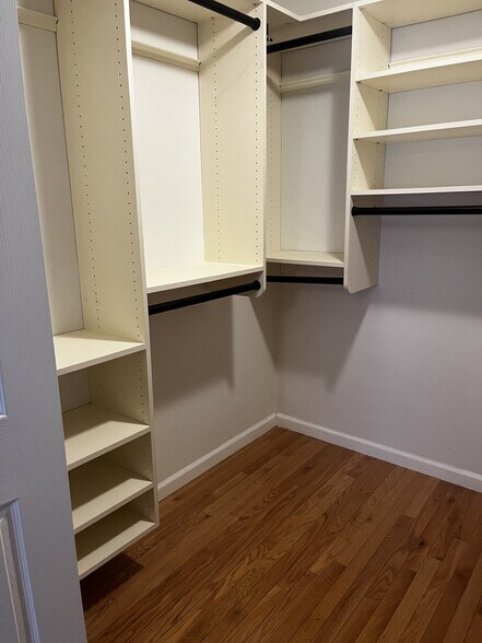 Building Photo - 280 S Boulevard