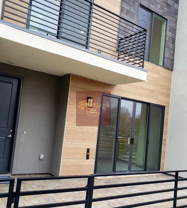 Building Photo - Beautiful Townhome by the Truckee River- K...