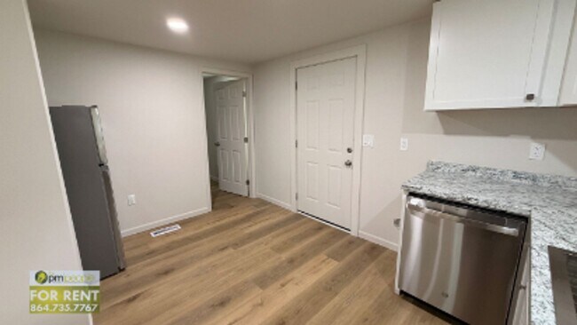 Building Photo - Completely Updated Easley 2/1 Available Now!
